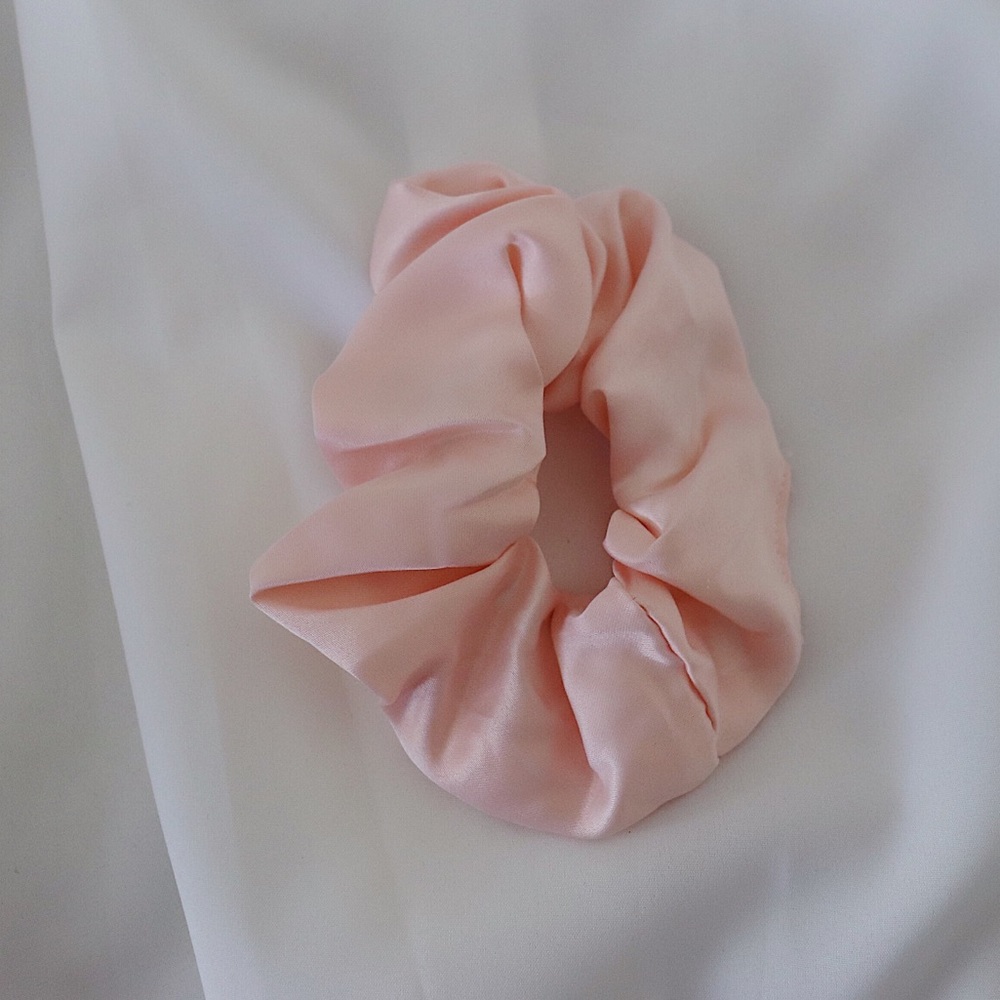 Small Scrunchie in the color Light Pink